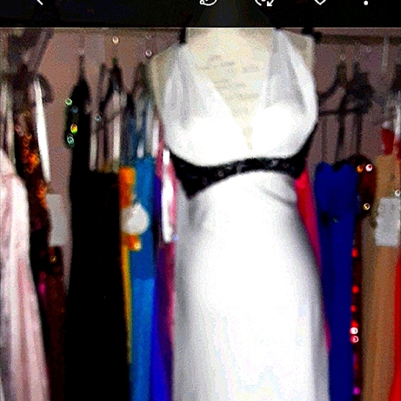 Black and white beaded dress - Picture 4 of 6